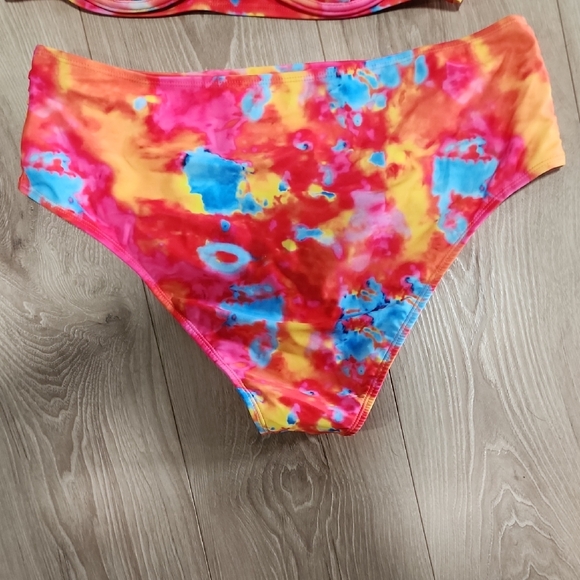 Vibrant Tie-Dye Bikini Set Sexy Fun Plus Swim Vacation Ready! - Picture 3 of 4
